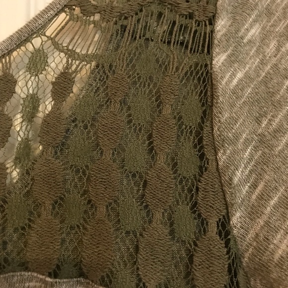 Green lace panel top - Picture 3 of 3